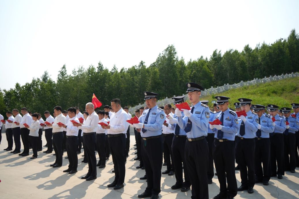 6.30黨旗熠熠映丹心——阿爾山林區(qū)今日黨旗“分外紅”.JPG 6.30黨旗熠熠映丹心——阿爾山林區(qū)今日黨旗“分外紅”.JPG