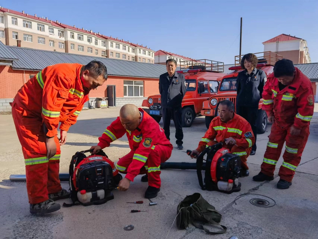 5.27伊爾施林場(chǎng)團(tuán)支部開展“安全技能 崗位練兵”活動(dòng).jpg